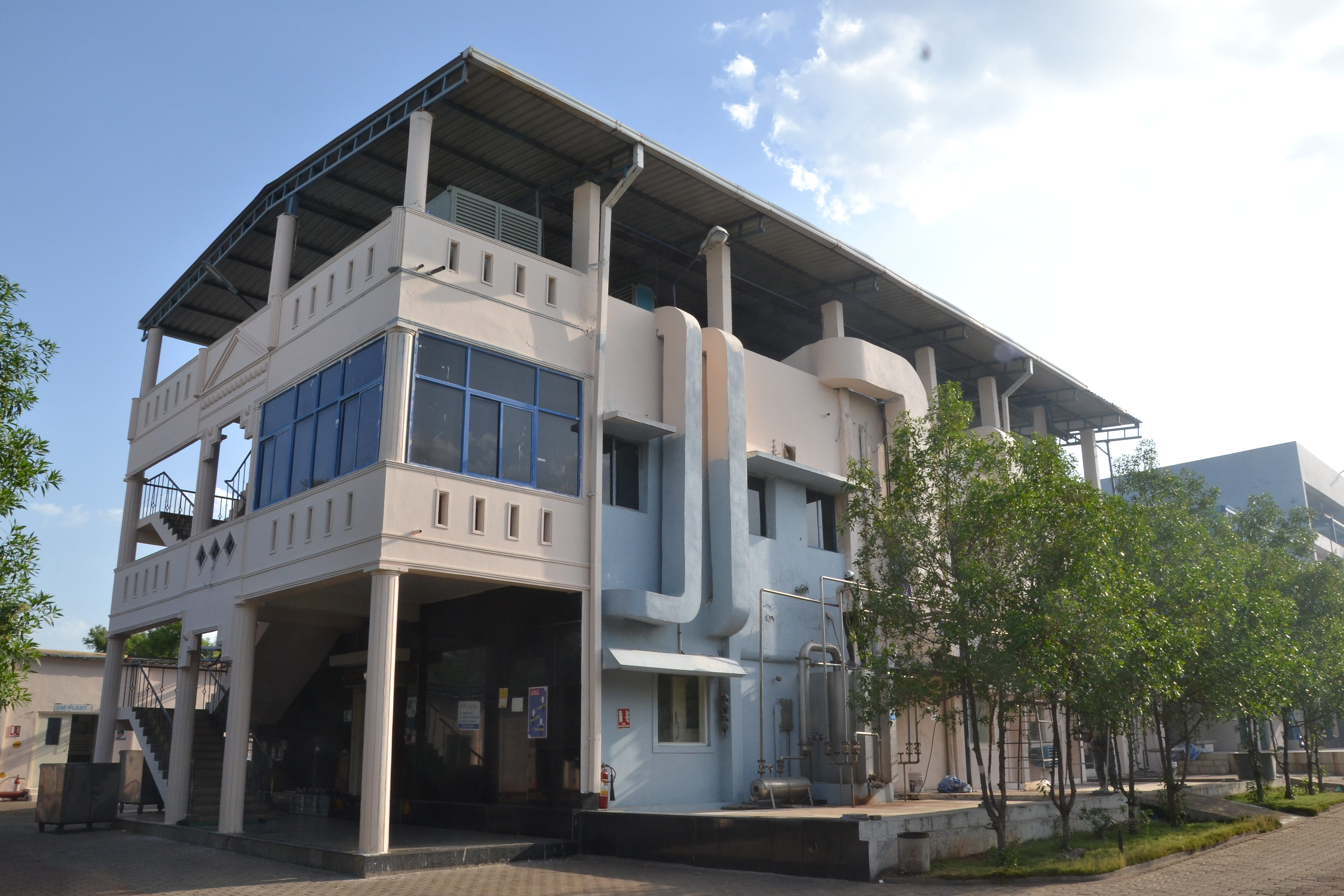 Sriam Labs facility icon - pharmaceutical manufacturing and R&D infrastructure